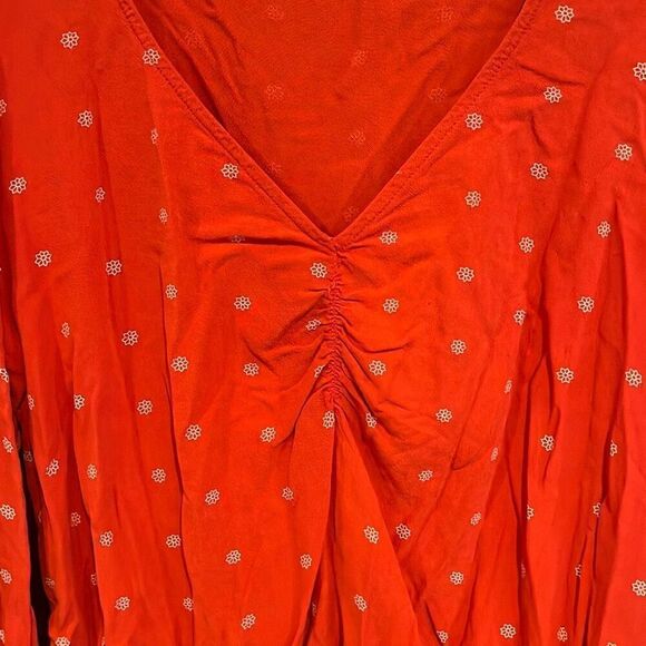 American Eagle Red Long Sleeve V-Neck Top Size Small - Picture 4 of 5